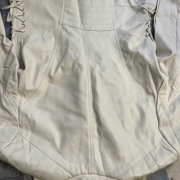 Guess Cream Leather Motorcycle Jacket with Asymmetrical Design - Picture 4 of 11